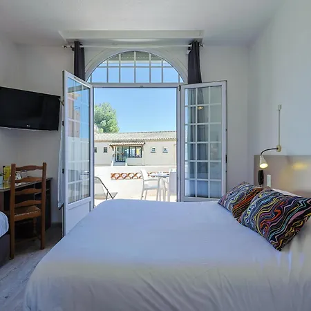 Logis L'esterella Hotel 3*