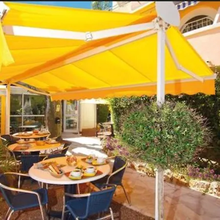 Hotell Logis L'esterella 3*