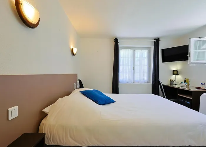 Logis L'esterella Hotel 3*