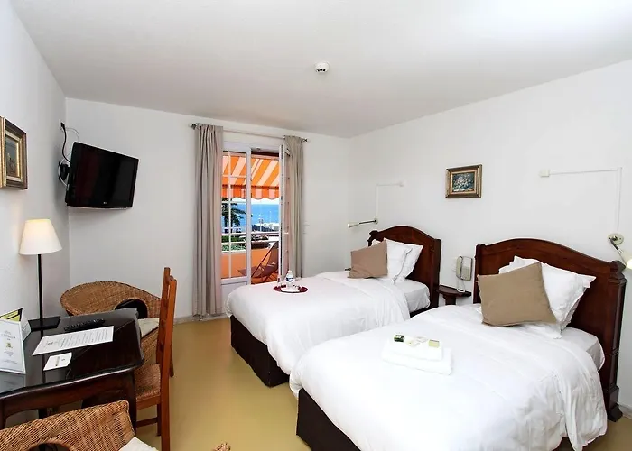 Logis L'esterella Hotel 3*