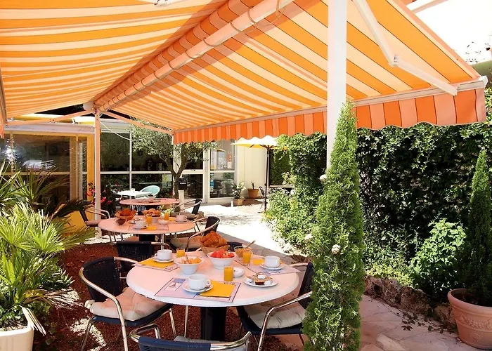 Logis L'esterella 3* Saint-Raphaël