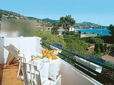 Logis L'esterella Hotell 3*