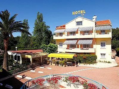Hotell Logis L'esterella