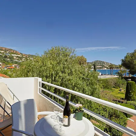 Logis L'esterella Hotel 3*