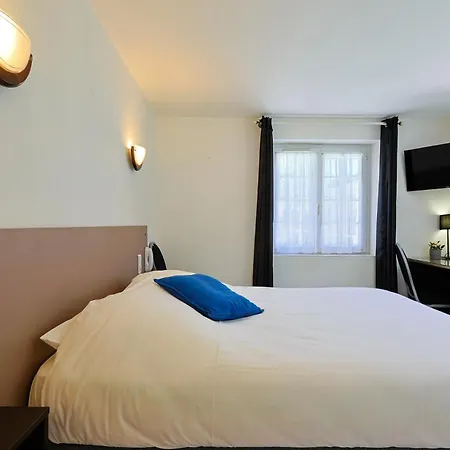 Logis L'esterella Hotel 3*