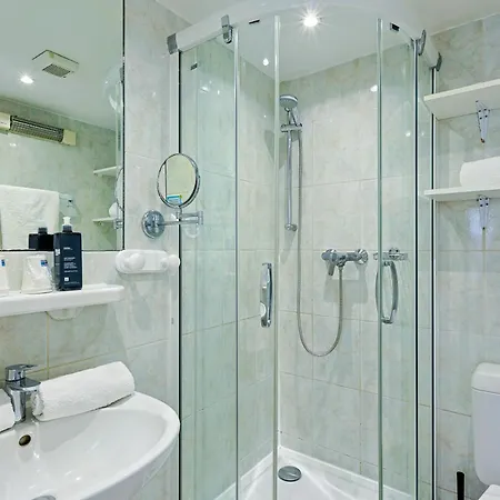 Hotell Logis L'esterella Saint-Raphaël