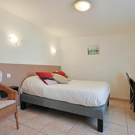 Logis L'esterella Hotel 3*