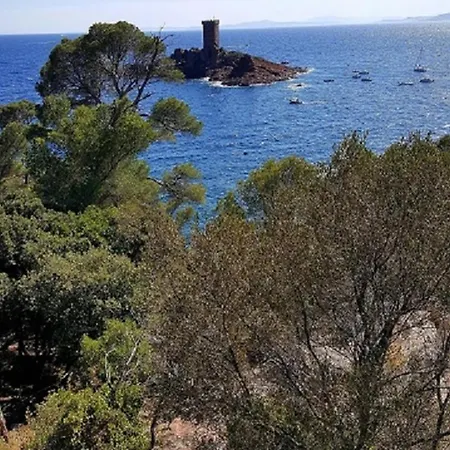 Logis L'esterella Hotell