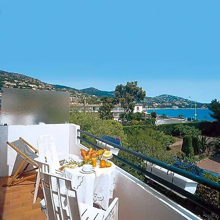 Logis L'esterella Hotel