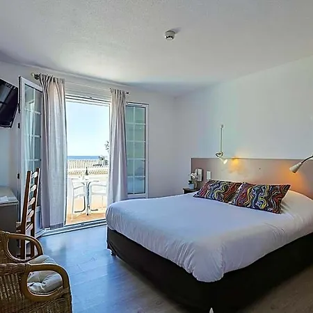 Logis L'esterella Hotel