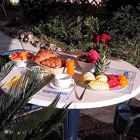 Logis L'esterella Hotel
