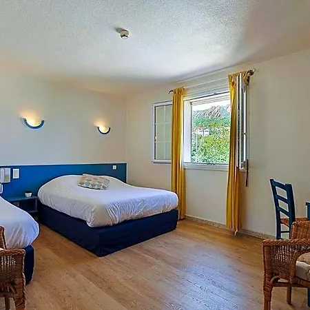 Logis L'esterella Hotel 3*