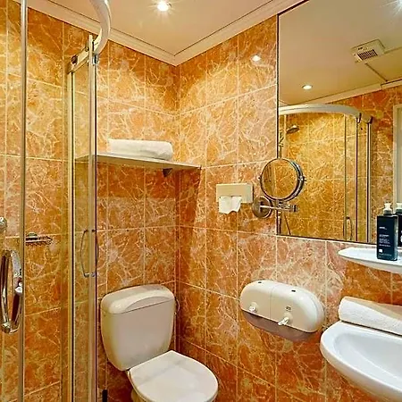Logis L'esterella Hotel Saint-Raphael (Var)