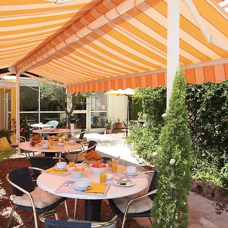 Logis L'esterella Hotell 3*