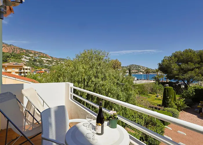 Logis L'esterella Otel 3*