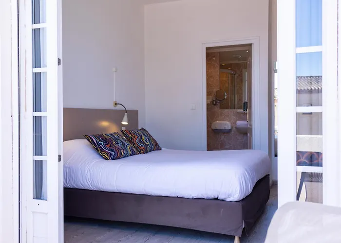 Logis L'esterella Otel 3*