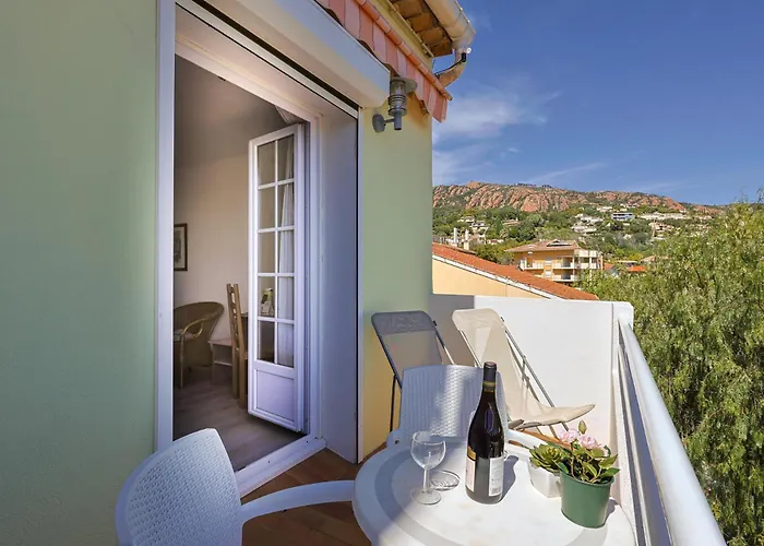 Logis L'esterella Otel Saint-Raphaël