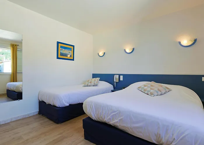 Logis L'esterella Hotel