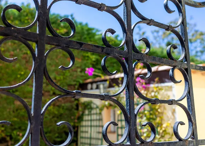 Logis L'esterella Otel 3*