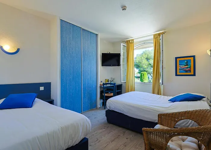 Logis L'esterella Hotel