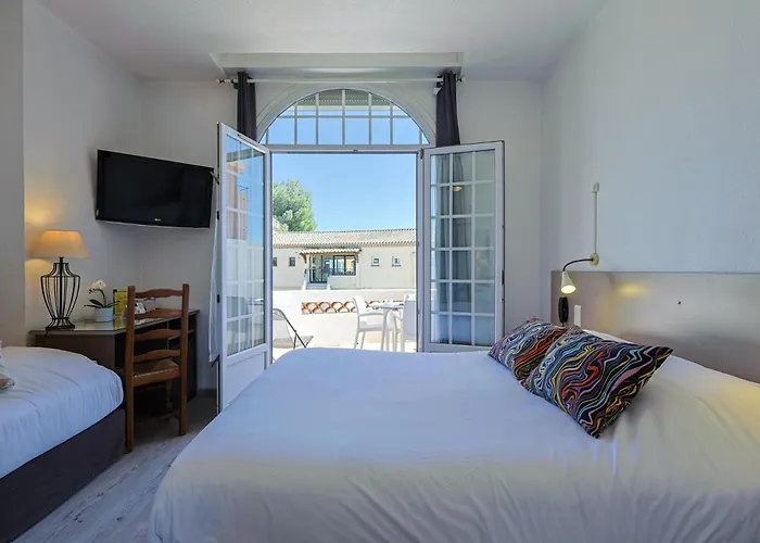 Logis L'esterella Hotel 3*