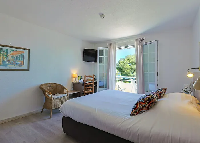 Hotel Logis L'esterella Saint-Raphaël